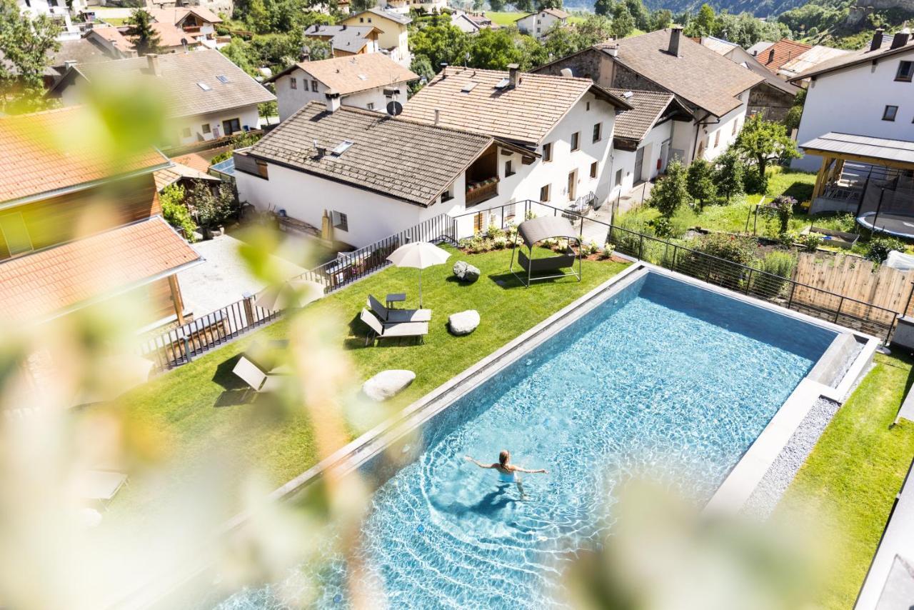 Hotel Weisses Kreuz Burgusio Exteriör bild
