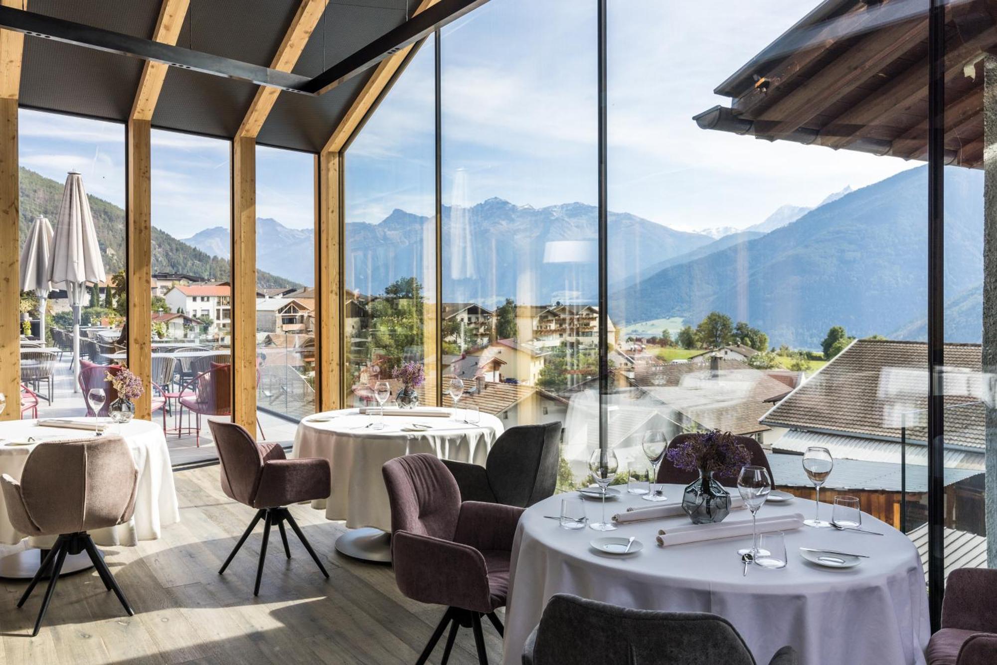 Hotel Weisses Kreuz Burgusio Exteriör bild
