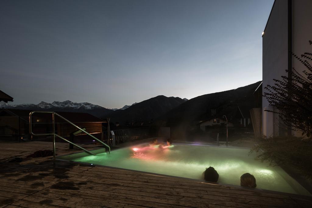Hotel Weisses Kreuz Burgusio Exteriör bild