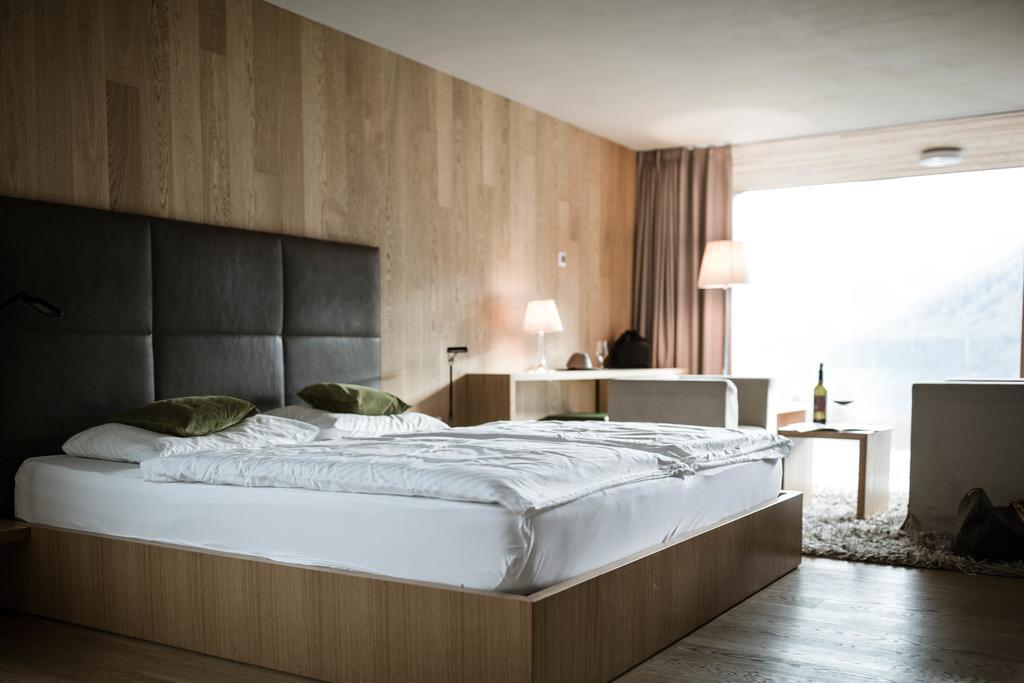 Hotel Weisses Kreuz Burgusio Exteriör bild