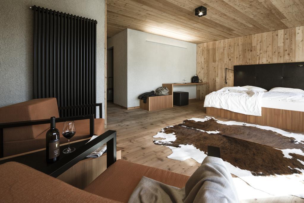 Hotel Weisses Kreuz Burgusio Exteriör bild